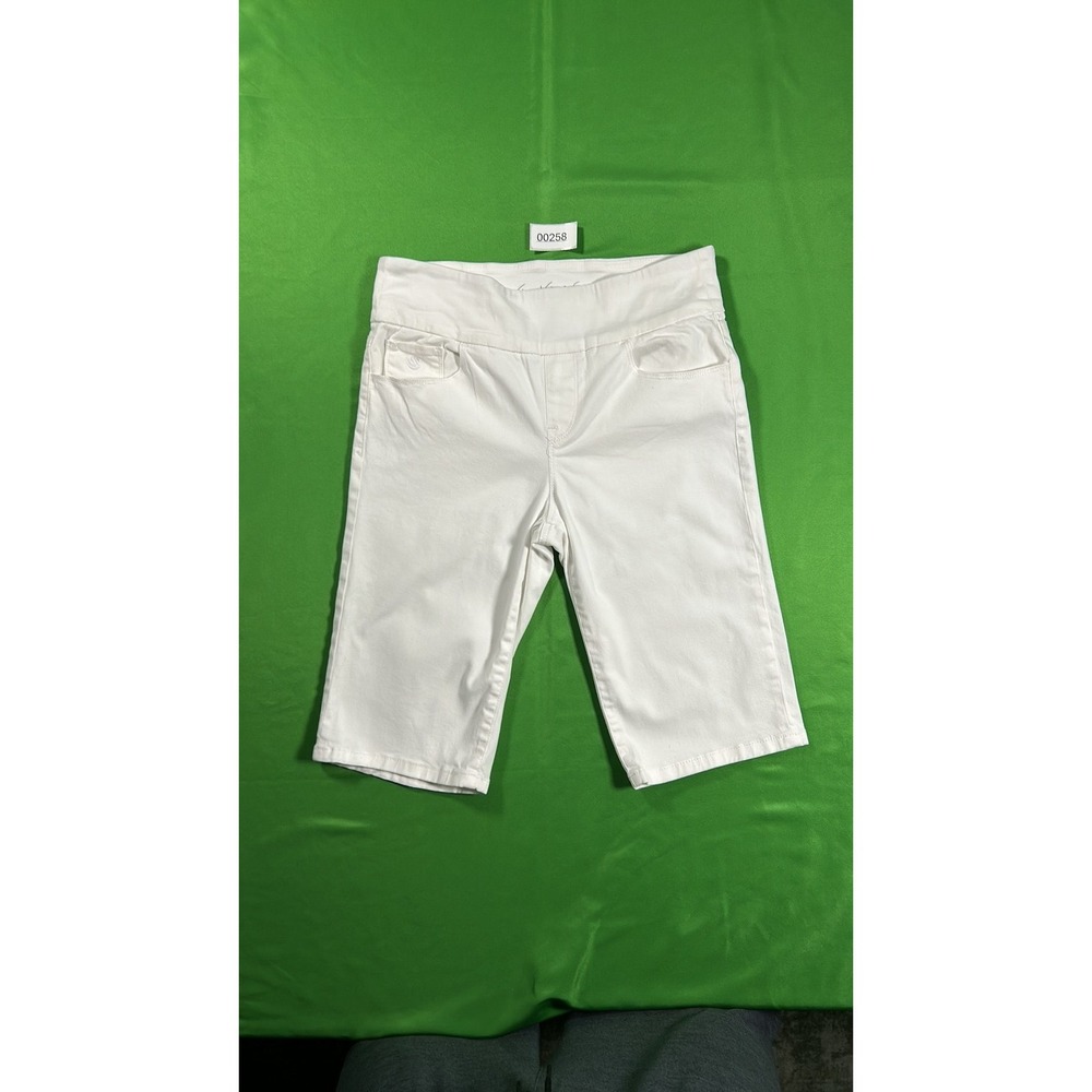 Gloria Vanderbilt Amanda Slimming White Bermuda Shorts Womens Size 4 Pull On